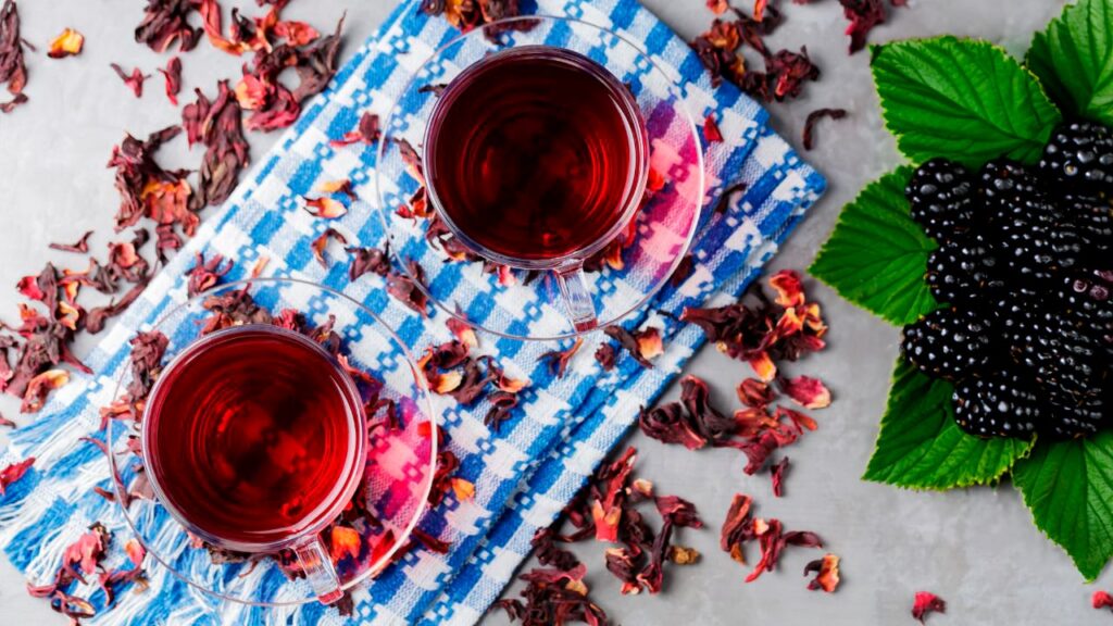 Chá de Amora e Hibisco: Quais os Benefícios E Como Preparar? Chá de amora e hibisco